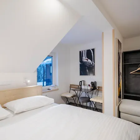 Lesovna فندق بيك بود سنيزكو